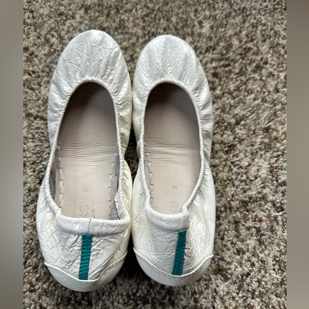 Diamond White Croc Tieks used size 9